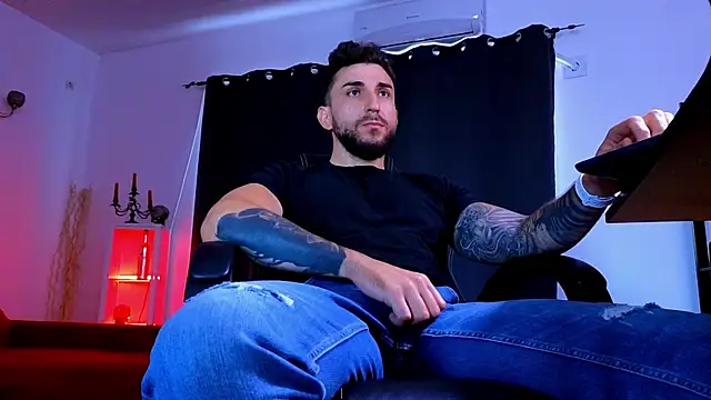 MightyAaron66 Live XXX-chat