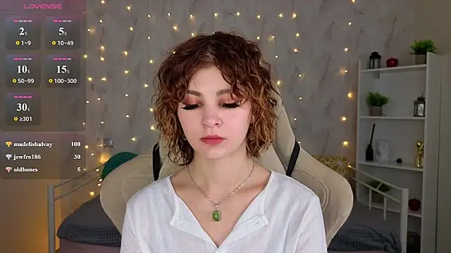 Kira__Fluffy Chat XXX in diretta