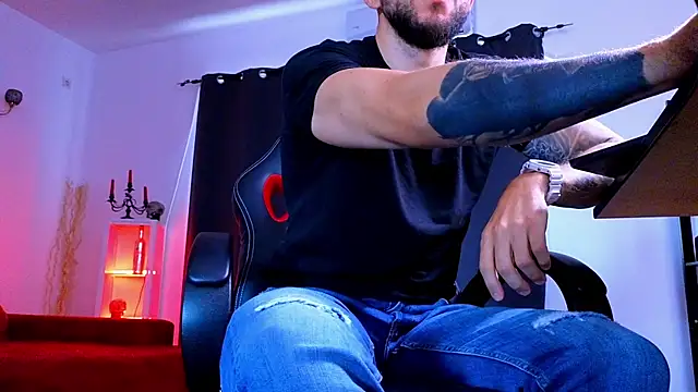 Chatroom XXX en direct de MightyAaron66
