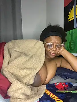 BoobsQueeen Chat XXX live