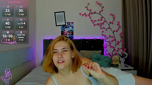 DellaRows' Live XXX Chat