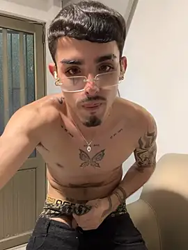 Chat XXX en directo de NikoStone_
