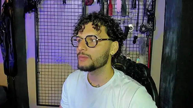 Twisted_Fantasy's Live XXX Chat