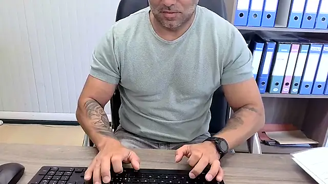 Evasionee Chat XXX in diretta