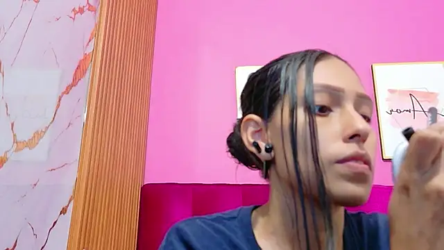 yourcuteneighbourr live XXX chat