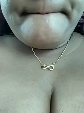 Czat XXX na żywo – pinkisaha75