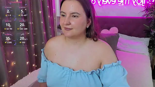 FeralPeach's Live XXX Chat