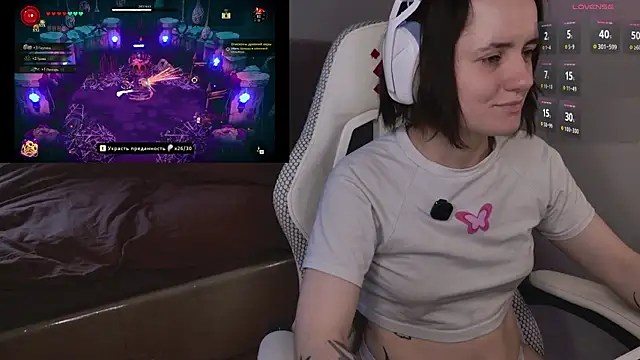 Luna_Loveee élő XXX-chatje