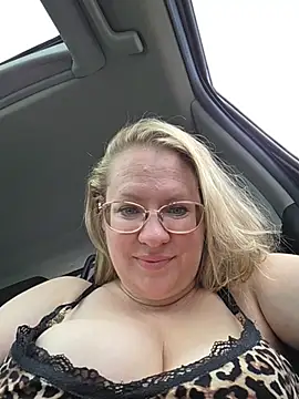 Chatroom XXX en direct de BustyLanaX
