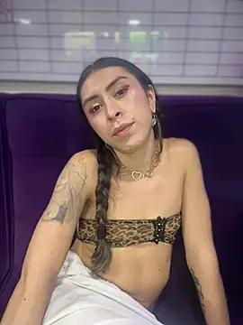 Sara_Davina élő XXX-chatje