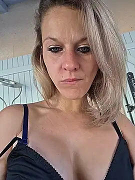 Couple-Kiwii-Orchidee-Boy's Live XXX Chat