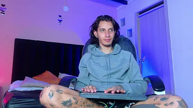 Vergil_Noir_ Adlı Modelin Canlı XXX Sohbeti