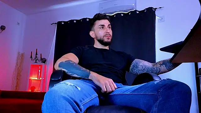 MightyAaron66 Live XXX Chat