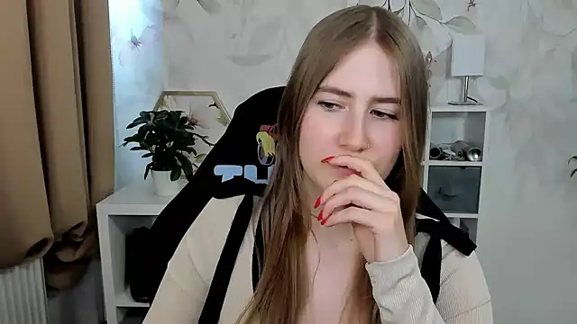 candy_Megan Adlı Modelin Canlı XXX Sohbeti