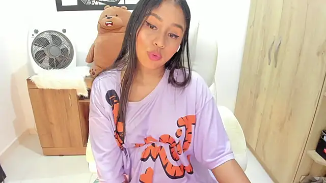 Ciara8 লাইভ XXX চ্যাট