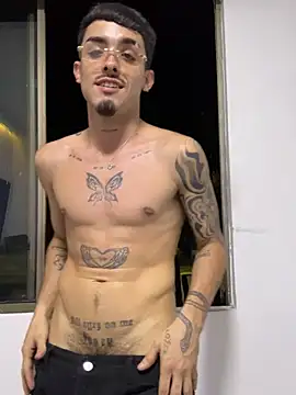 Chatroom XXX en direct de NikoStone_