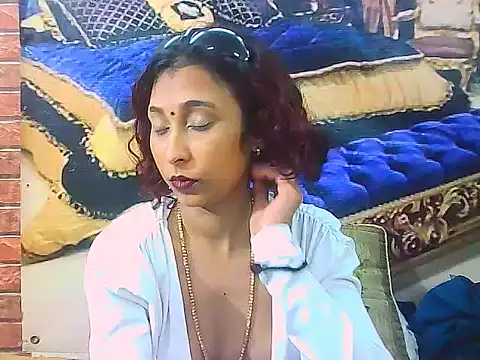 IndianSexyButt Adlı Modelin Canlı XXX Sohbeti