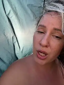 Онлайн чат XXX Mona_Plus