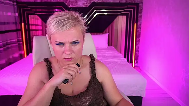 دردشة CrystalVibe الجنسية المباشرة