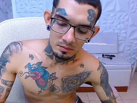XXX chat uživo modela Boy_tatto77