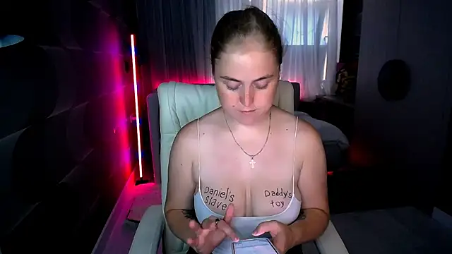 Kate_Moan Adlı Modelin Canlı XXX Sohbeti