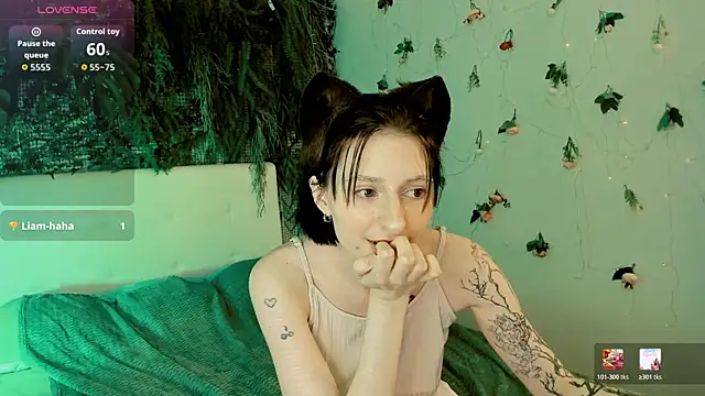Chat XXX en directo de Kira__Cutie