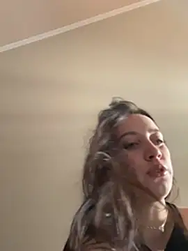 MonicaSweetx élő XXX-chatje