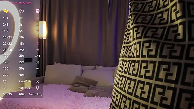 NovaOliphant's Live XXX Chat