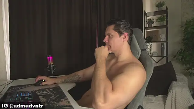 Rus_adventure7's Live XXX Chat