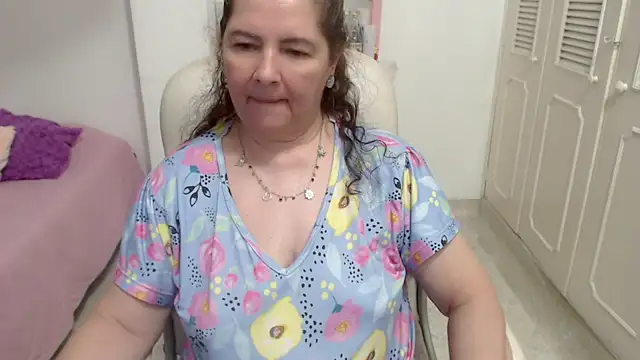 leonela_69のライブXXXチャット