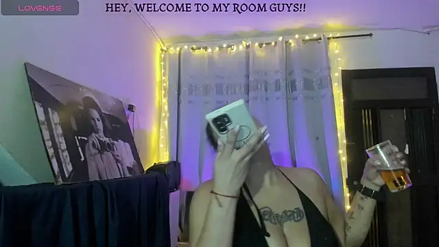 Živý XXX chat curly-megan