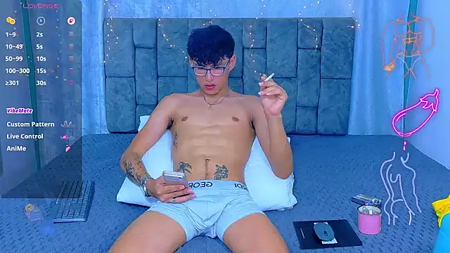 Chat +18 de NicolasTorrez ao vivo
