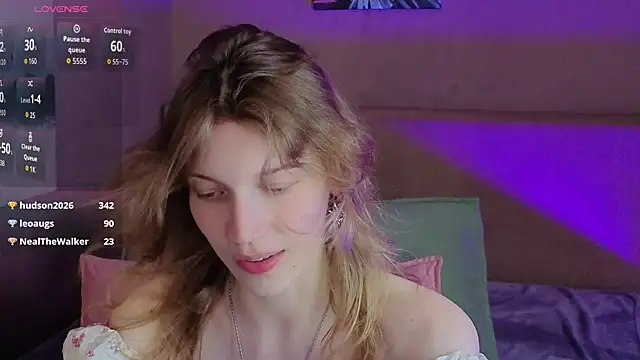 Emily_Cartex Adlı Modelin Canlı XXX Sohbeti
