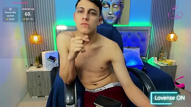 Živý XXX chat Ethanx18_