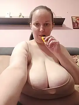 Czat XXX na żywo – BustyLadyAlma