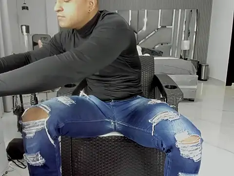 master_leather: διαδικτυακό σόου στην κάμερα