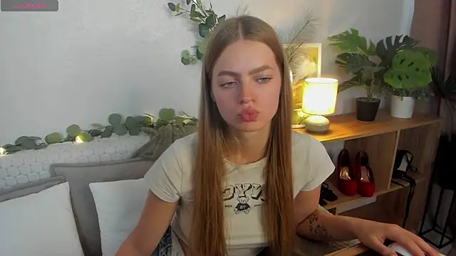EmillyStarr XXX чат на живо