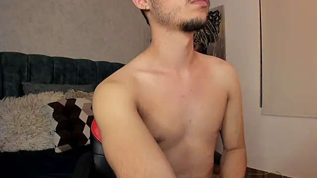 Alhan_Twink Adlı Modelin Canlı XXX Sohbeti