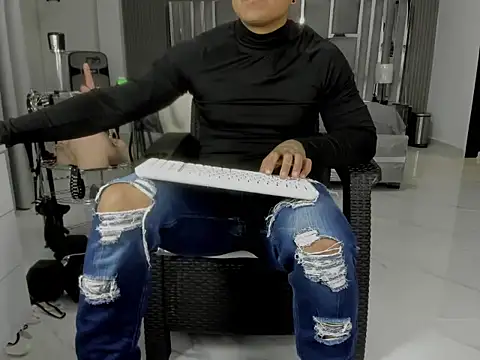 צ'אט XXX בשידור חי של master_leather