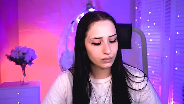 MonicaLowes Chat XXX in diretta