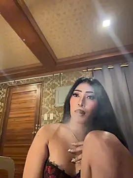 hugecock_tamira Adlı Modelin Canlı XXX Sohbeti