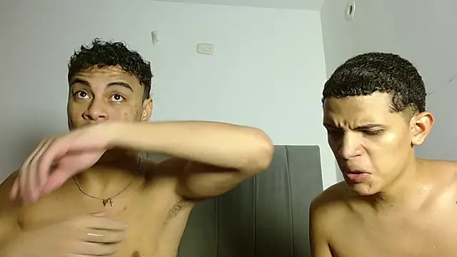 Jose_And_Daniel élő XXX-chatje