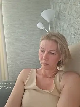 stellahere8 élő XXX-chatje