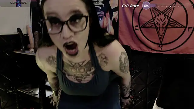 Chat +18 de Evil_Queen_666 ao vivo
