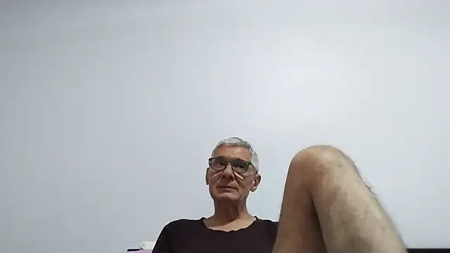BIGUNCUTHARDCOCK live XXX chat