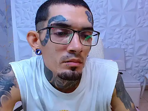 Czat XXX na żywo – Boy_tatto77