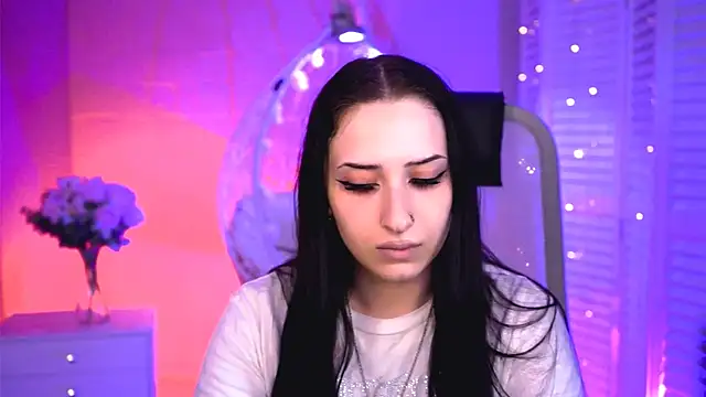 MonicaLowes Adlı Modelin Canlı XXX Sohbeti
