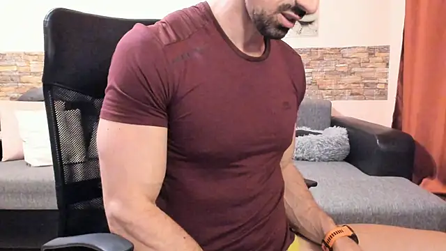 HotHunkTrainer Live XXX Chat