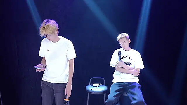 NCT-111 লাইভ XXX চ্যাট