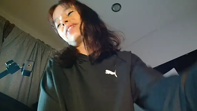 MINI_Petite élő XXX-chatje